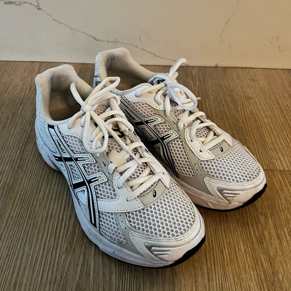 Asics White and Black Athletic Shoes - Picture 9 of 10